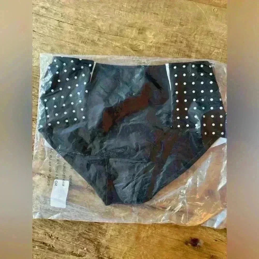 Spanx Firty Skirted Swim Bottom ~ Black ~ 8 ~ NWT in poly bag!